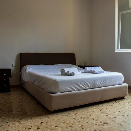 La Casa Di Mina ليسي